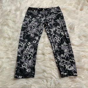 90 Degree Capri Legging Abstract Camo